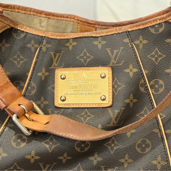 Authentic Louis Vuitton Galleria PM Pre-Loved - Picture 2 of 13